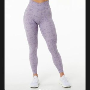 Alphalete surface leggings